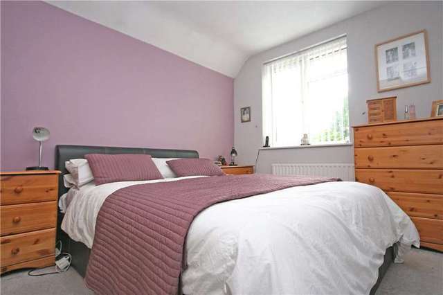  Image of 3 Bedroom Detached for sale at Addlestone Surrey Addlestone, KT15 2HZ