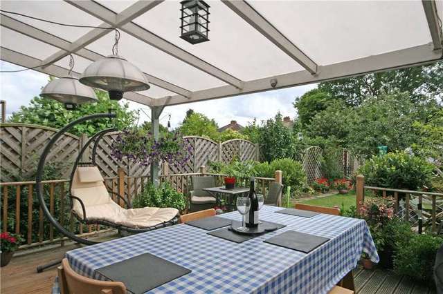  Image of 3 Bedroom Detached for sale at Addlestone Surrey Addlestone, KT15 2HZ
