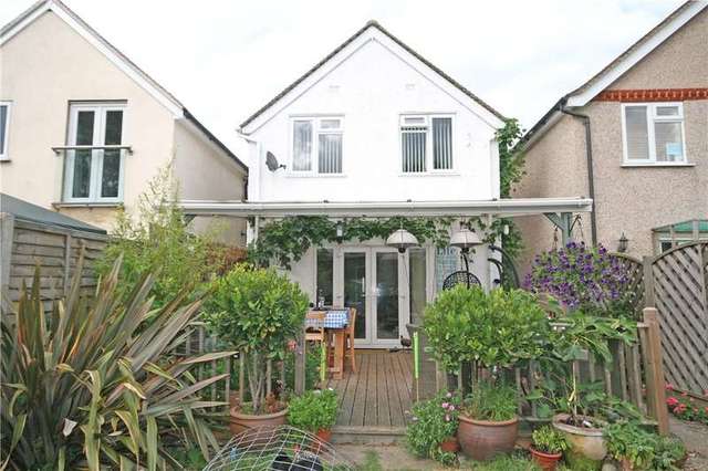  Image of 3 Bedroom Detached for sale at Addlestone Surrey Addlestone, KT15 2HZ