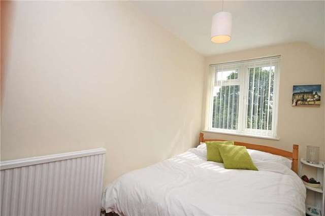  Image of 3 Bedroom Detached for sale at Addlestone Surrey Addlestone, KT15 2HZ