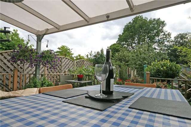  Image of 3 Bedroom Detached for sale at Addlestone Surrey Addlestone, KT15 2HZ
