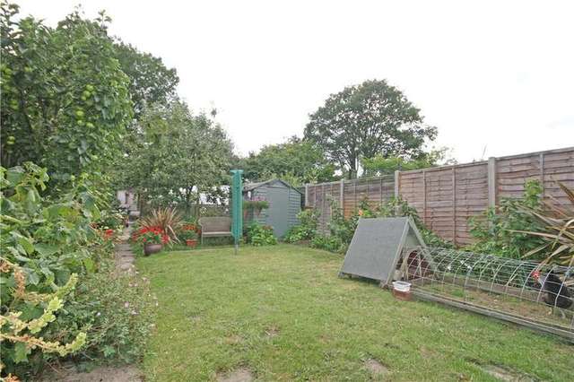  Image of 3 Bedroom Detached for sale at Addlestone Surrey Addlestone, KT15 2HZ
