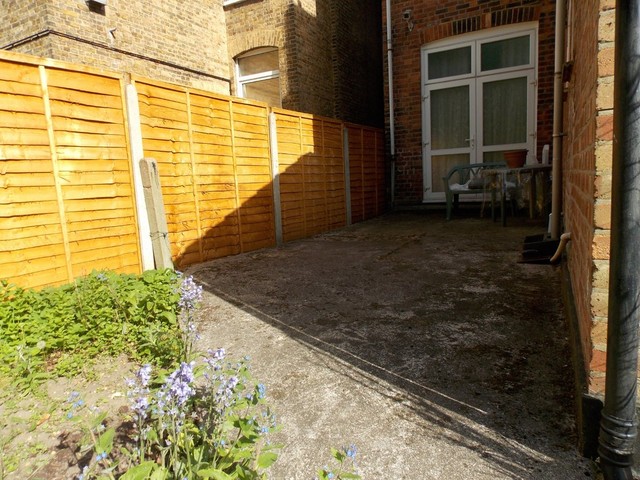  Image of 5 Bedroom Detached for sale at Brigstock Road  Thornton Heath, CR7 7JB