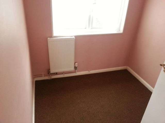  Image of 3 Bedroom Terraced to rent at Broadway Jaywick Clacton-On-Sea, CO15 2ET