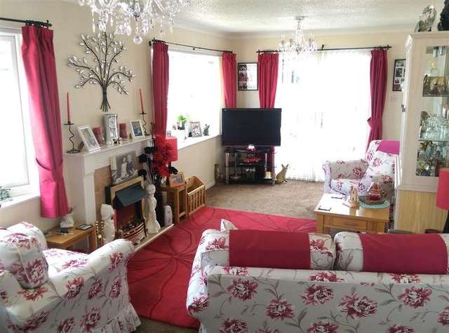  Image of 2 Bedroom Detached for sale at The Causeway Petersfield Petersfield, GU31 4LZ