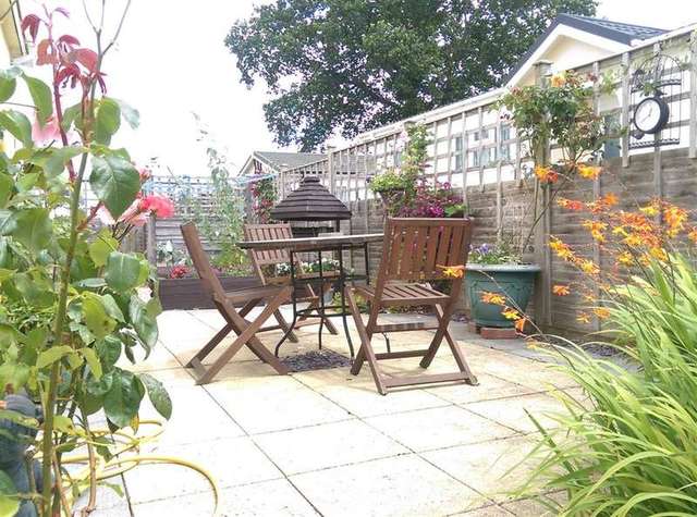  Image of 2 Bedroom Detached for sale at The Causeway Petersfield Petersfield, GU31 4LZ