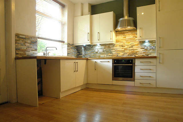  Image of 2 Bedroom End of Terrace for sale at Lees Oldham Lancashire, OL4 5AN