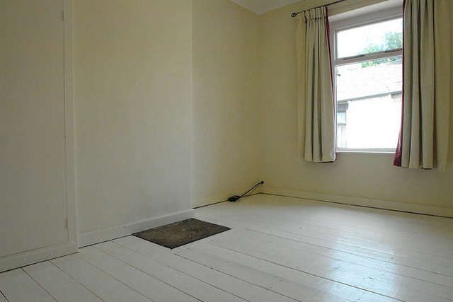  Image of 2 Bedroom End of Terrace for sale at Lees Oldham Lancashire, OL4 5AN