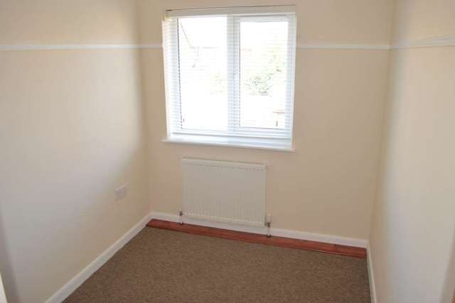  Image of 3 Bedroom Semi-Detached to rent at Caversham Avenue North Shoebury Southend On Sea, SS3 8TX
