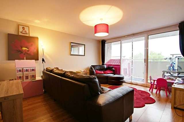  Image of 2 Bedroom Flat for sale at Cedar Road  Enfield, EN2 0PD