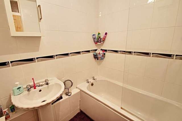  Image of 2 Bedroom Flat for sale at Cedar Road  Enfield, EN2 0PD