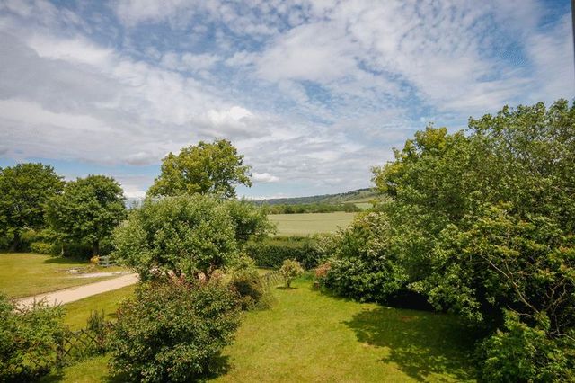  Image of 5 Bedroom Semi-Detached for sale at Dagnall Road Edlesborough Dunstable, LU6 2EF