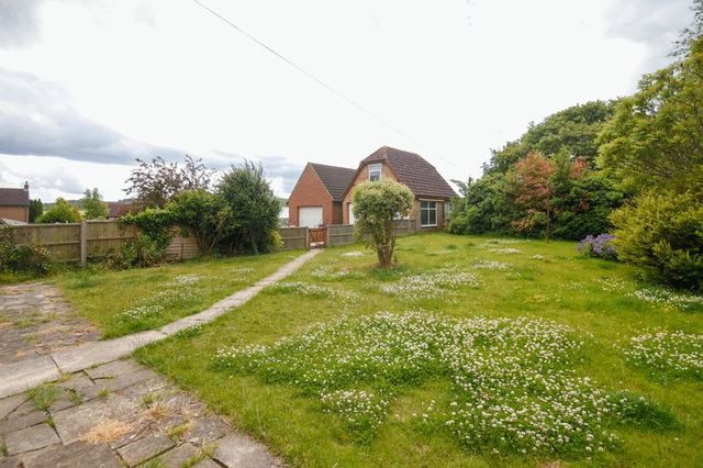  Image of 5 Bedroom Semi-Detached for sale at Dagnall Road Edlesborough Dunstable, LU6 2EF