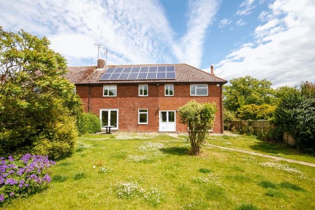  Image of 5 Bedroom Semi-Detached for sale at Dagnall Road Edlesborough Dunstable, LU6 2EF