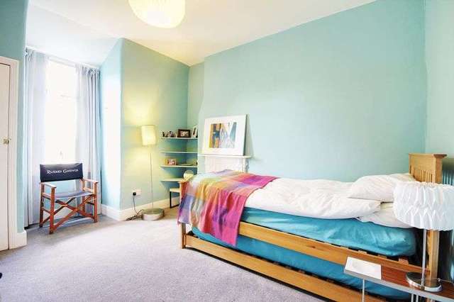  Image of 5 Bedroom Terraced for sale at Denton Road  Crouch End, N8 9NT