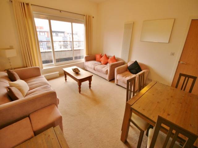  Image of 3 Bedroom Flat to rent at Pilton Edinburgh Edinburgh, EH5 2GG