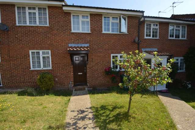  Image of 3 Bedroom Terraced to rent at Elm Way  London, N11 3NP