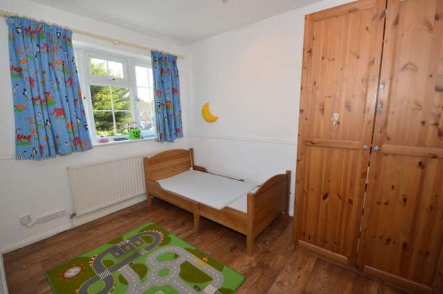  Image of 3 Bedroom Terraced to rent at Elm Way  London, N11 3NP