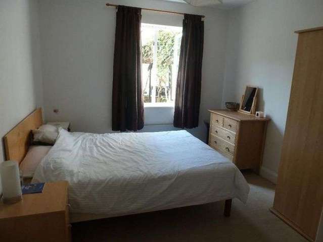  Image of 2 Bedroom Flat to rent at Bethnal Green, E2 6DX