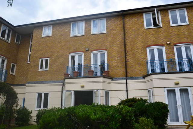  Image of 2 Bedroom Flat to rent at Bethnal Green, E2 6DX