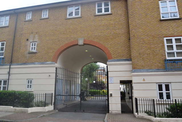  Image of 2 Bedroom Flat to rent at Bethnal Green, E2 6DX
