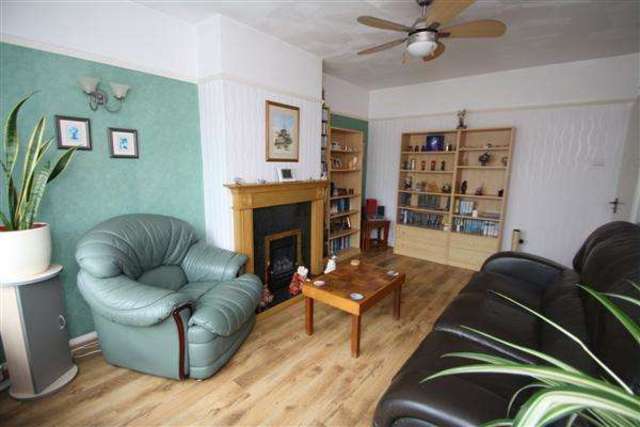  Image of 2 Bedroom Detached for sale at Goring-by-Sea, BN12 6EJ