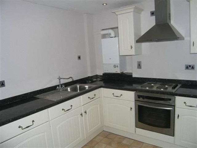  Image of 1 Bedroom Terraced to rent at High Street  Calne, SN11 0BS