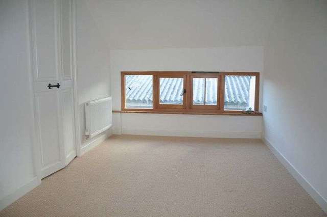  Image of 1 Bedroom Semi-Detached to rent at 22d High Street  Crediton, EX17 3AH