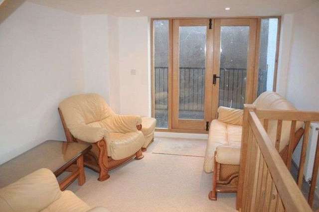  Image of 1 Bedroom Semi-Detached to rent at 22d High Street  Crediton, EX17 3AH
