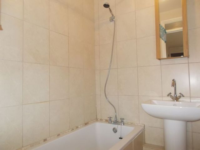  Image of 1 Bedroom Flat to rent at High Trees Close  Redditch, B98 7XL