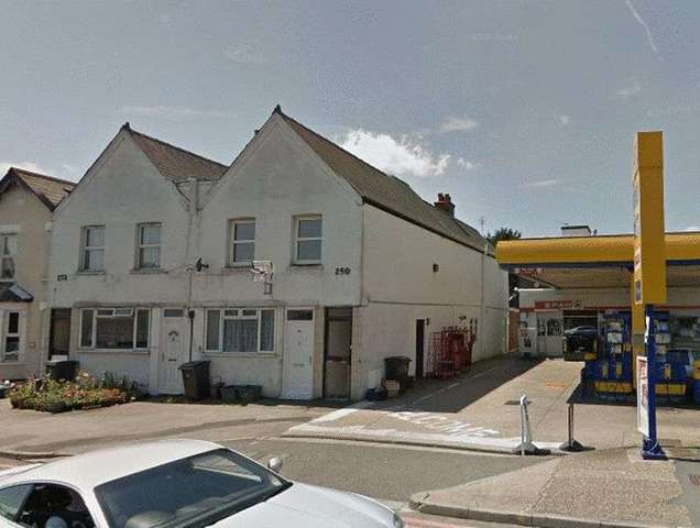  Image of 2 Bedroom Flat for sale at Hook Road  Chessington, KT9 1PF