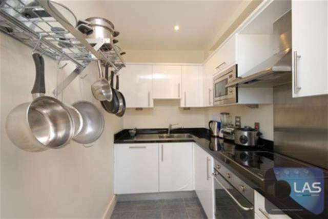  Image of 3 Bedroom Property to rent at London, SE1 4PD