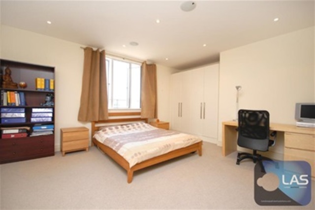  Image of 3 Bedroom Property to rent at London, SE1 4PD
