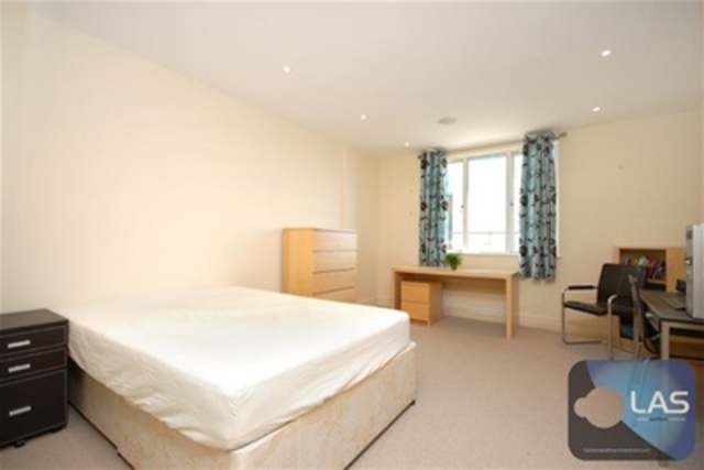  Image of 3 Bedroom Property to rent at London, SE1 4PD