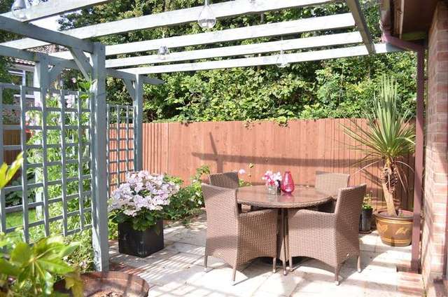  Image of 4 Bedroom Bungalow for sale at Ashington West Sussex Ashington, RH20 3JN