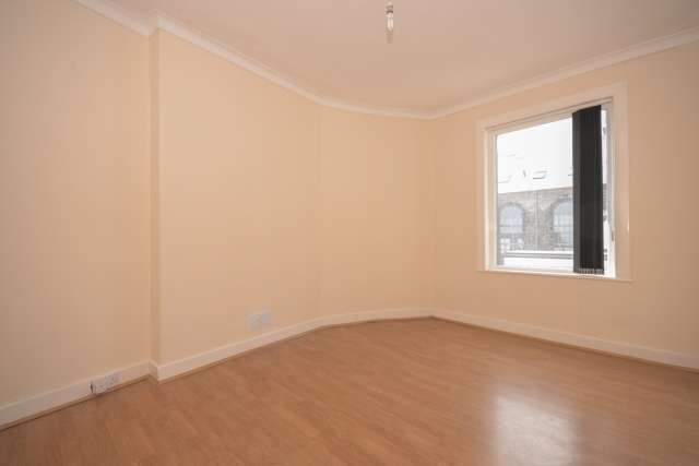  Image of 3 Bedroom Detached for sale at Kirkcaldy, KY1 2XJ