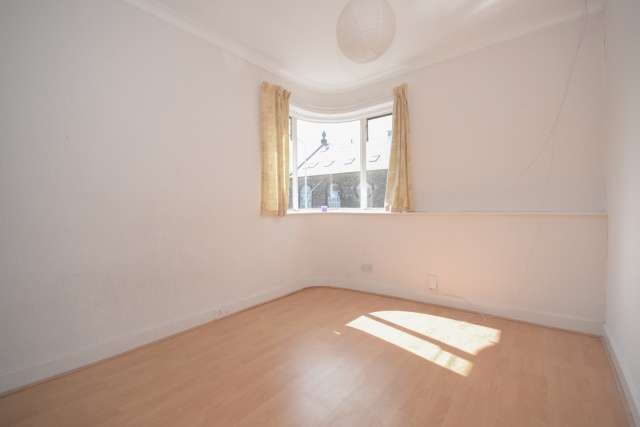  Image of 3 Bedroom Detached for sale at Kirkcaldy, KY1 2XJ
