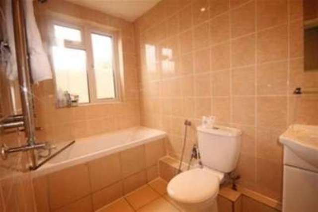  Image of 3 Bedroom Terraced to rent at Croydon, CR0 2QL