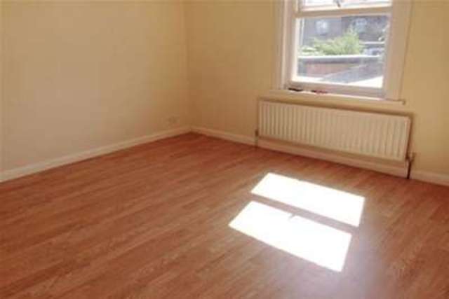  Image of 3 Bedroom Terraced to rent at Croydon, CR0 2QL