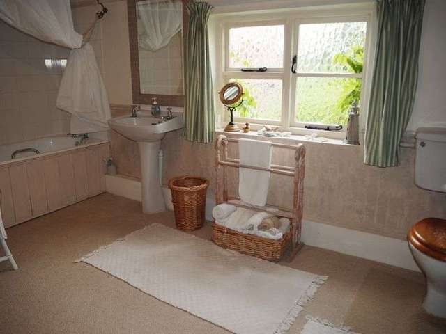  Image of 3 Bedroom Semi-Detached for sale at Old Bell Lane Carlton-On-Trent Newark, NG23 6UJ