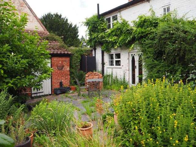  Image of 3 Bedroom Semi-Detached for sale at Old Bell Lane Carlton-On-Trent Newark, NG23 6UJ