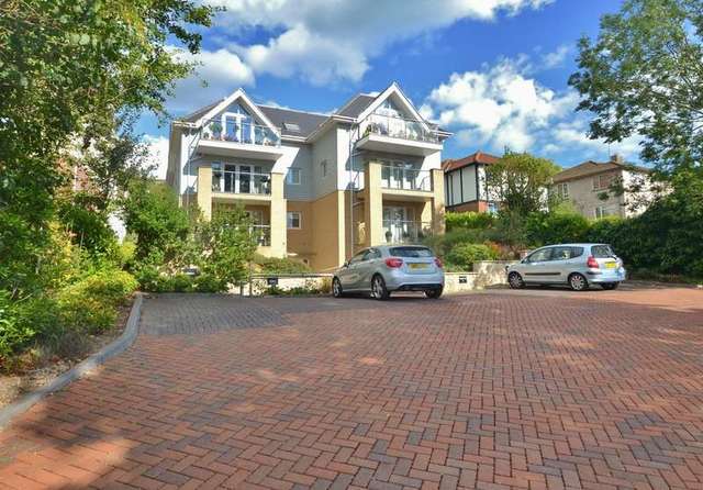  Image of 2 Bedroom Flat for sale at 70 Preston Road  Weymouth, DT3 6QA