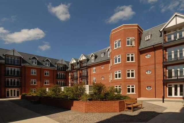  Image of 1 Bedroom Flat to rent at Royal Swan Quarter Leret Way Leatherhead, KT22 7JL