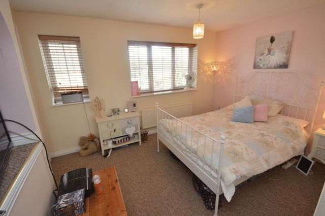  Image of 3 Bedroom Detached for sale at Dartmoor Close Rushy Platt Swindon, SN5 8ZR