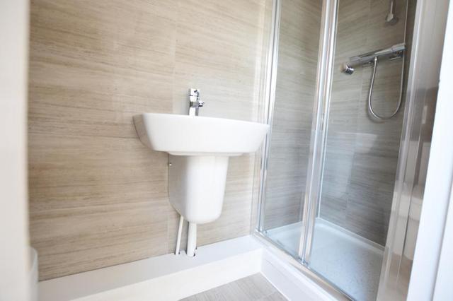  Image of 3 Bedroom Apartment to rent at London, N4 1JP