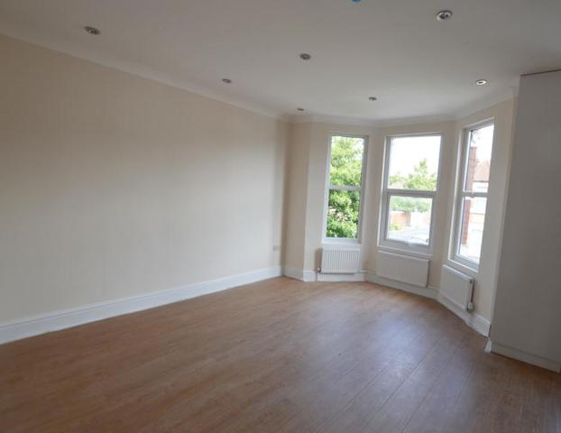  Image of 3 Bedroom Apartment to rent at London, N4 1JP