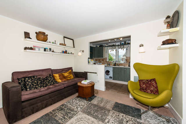 Image of 2 Bedroom Flat to rent at Docklands, E14 3WB