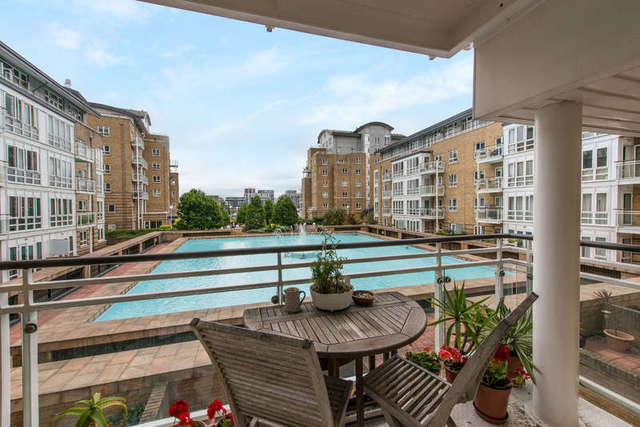  Image of 2 Bedroom Flat to rent at Docklands, E14 3WB