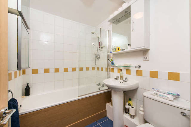  Image of 2 Bedroom Flat to rent at Docklands, E14 3WB