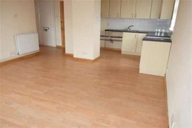 Image of 1 Bedroom Flat to rent at Southend-on-Sea, SS2 6NF